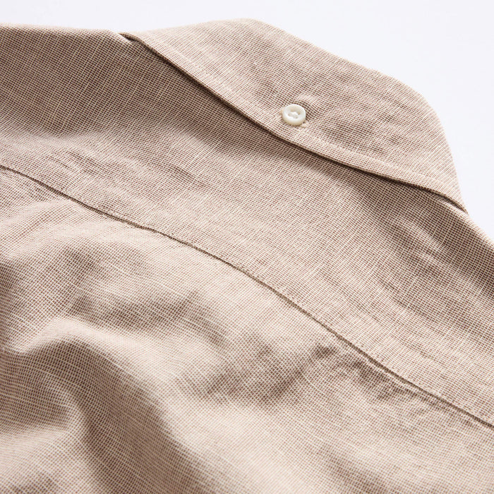 material shot of the back of the collar on The Jack in Merlot Slub Cotton Linen