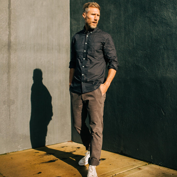 fit model wearing The Jack in Dark Navy Oxford