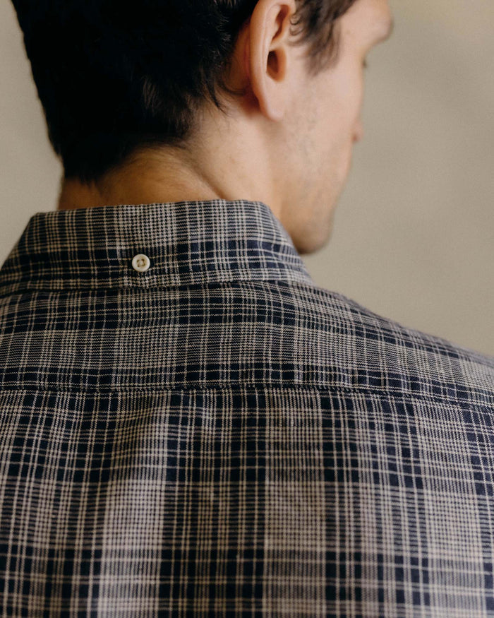 fit model showing off the back of The Jack in Navy Plaid Linen