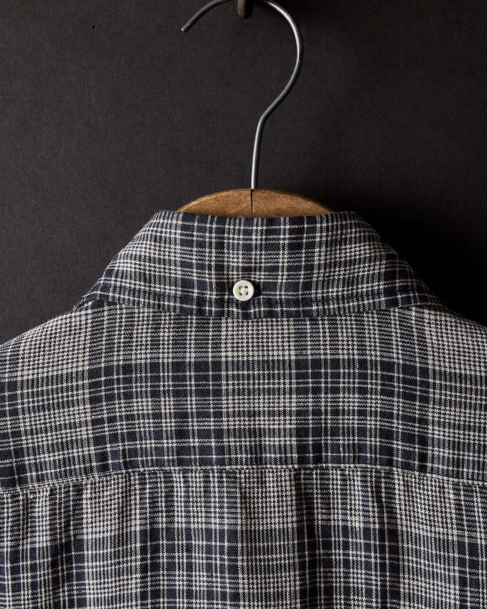 material shot of the back collar on The Jack in Navy Plaid Linen
