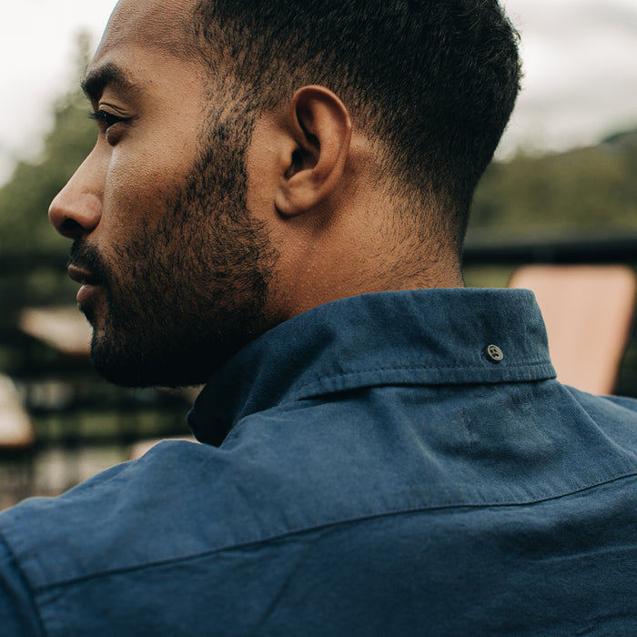 fit model showing the back of the collar on The Jack in Prussian Blue Oxford
