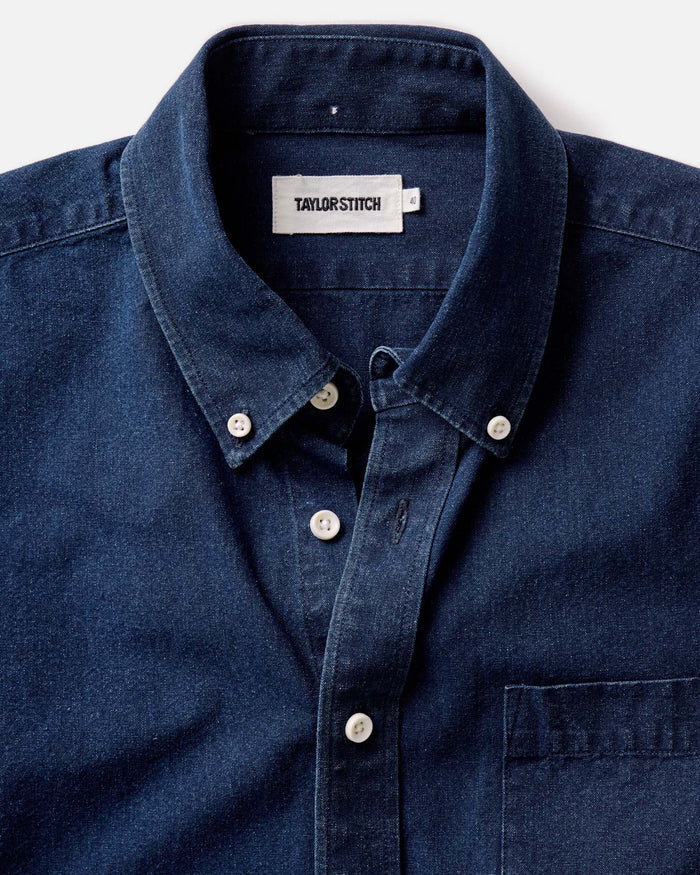 fit model showing the front of The Jack in Indigo Oxford