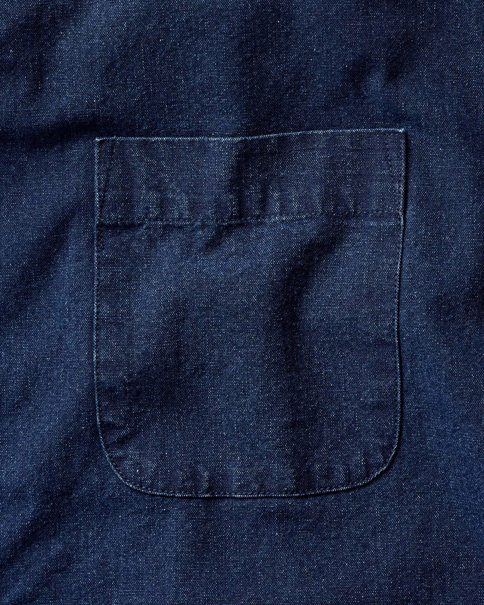 fit model showing the back of The Jack in Indigo Oxford