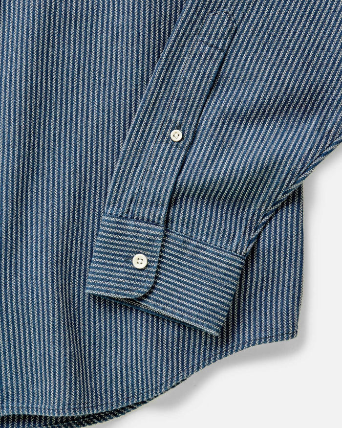 material shot of the button on the back of the collar of The Jack in Roped Indigo