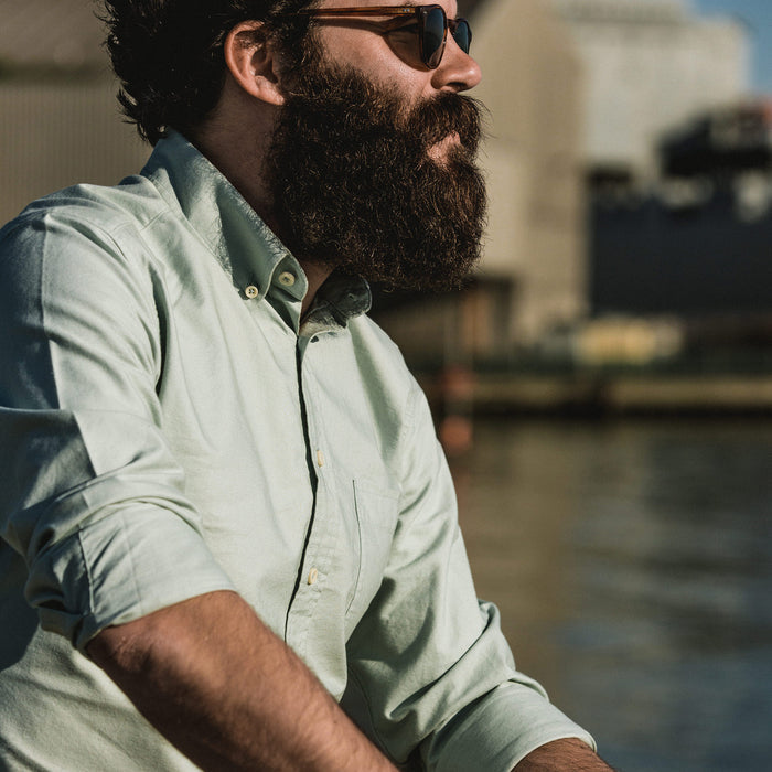 Our fit model wearing the Jack in Seafoam Everyday Oxford.