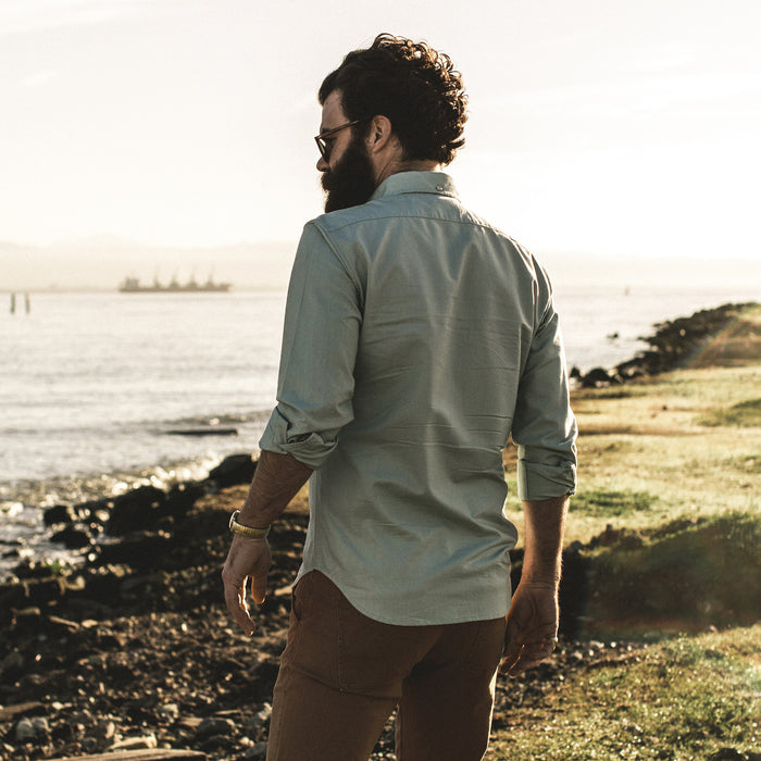 Our fit model wearing the Jack in Seafoam Everyday Oxford.