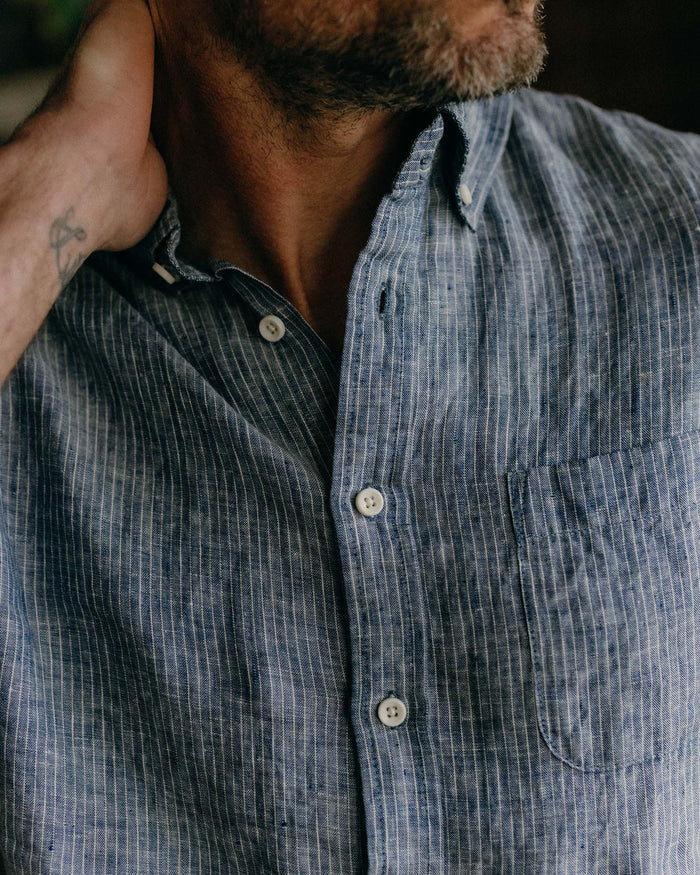 fit model showing off the collar on The Jack in Sky Stripe Linen