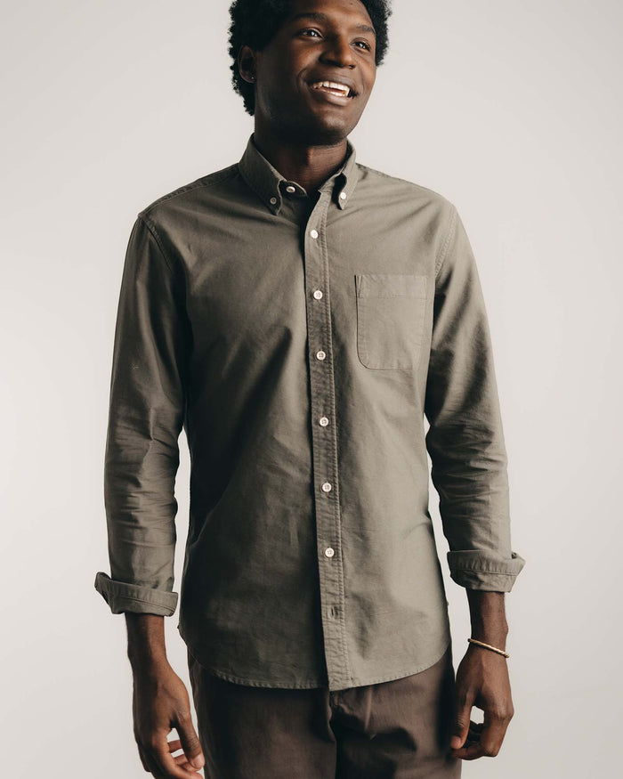 fit model posing in The Jack in Smoked Olive Oxford