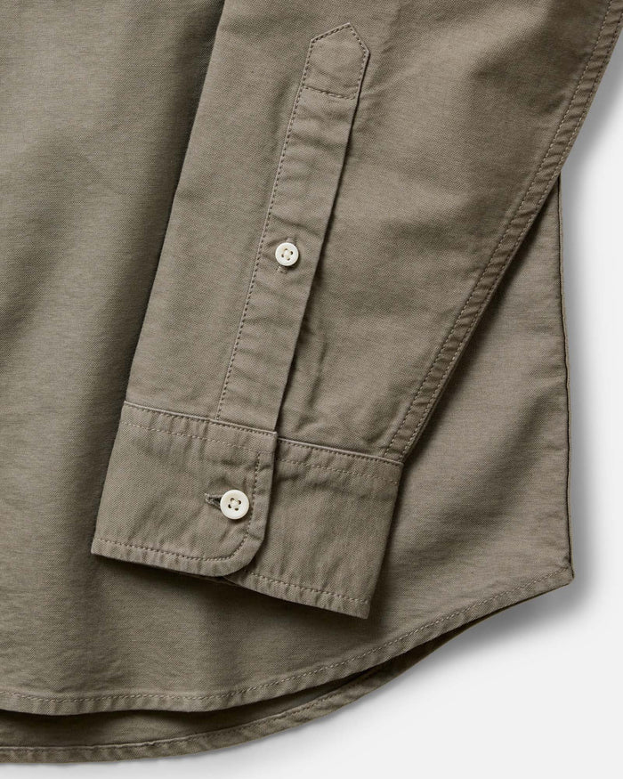 material shot of the collar on The Jack in Smoked Olive Oxford