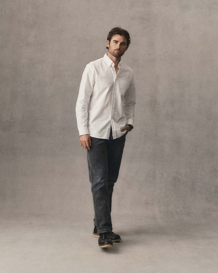 fit model standing wearing The Jack in White Everyday Oxford