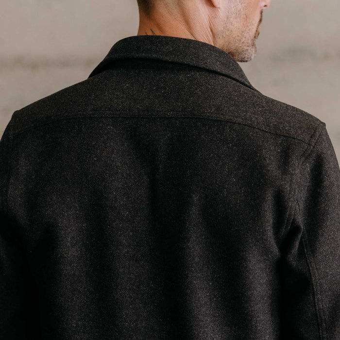 fit model showing off the back of The Maritime Shirt Jacket in Heather Charcoal
