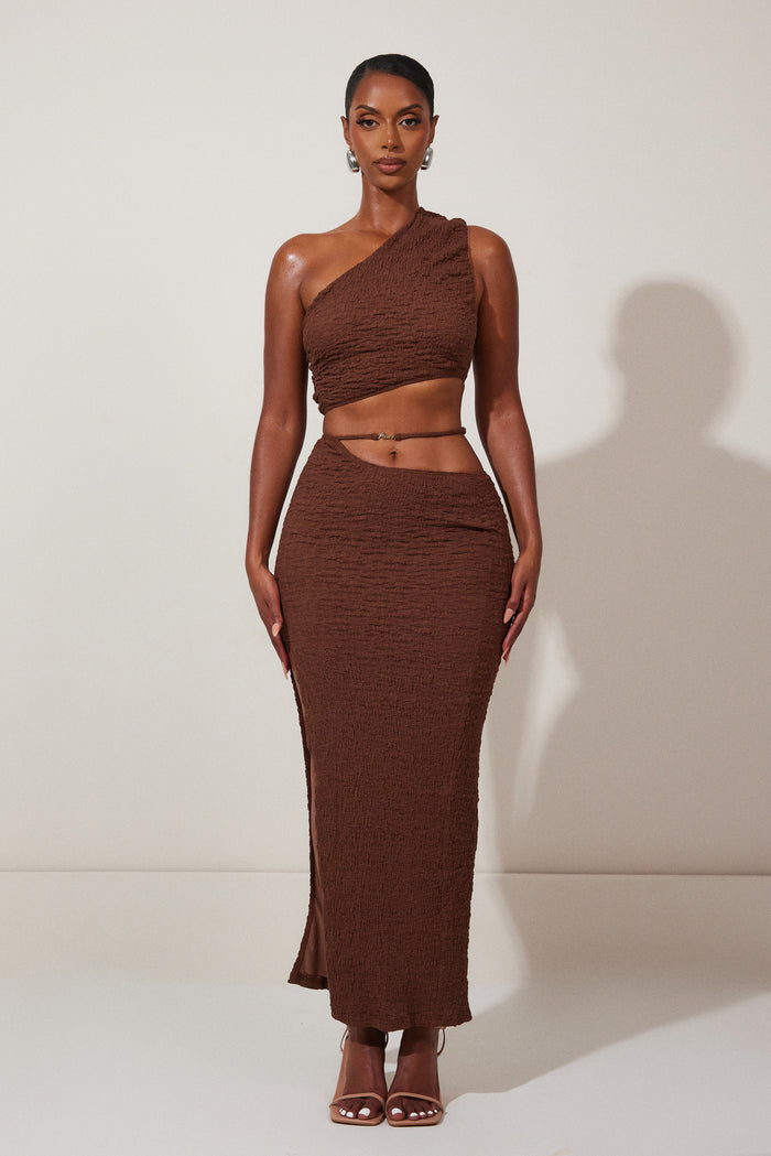 The Mars Detail Asymmetric Textured Set in Brown