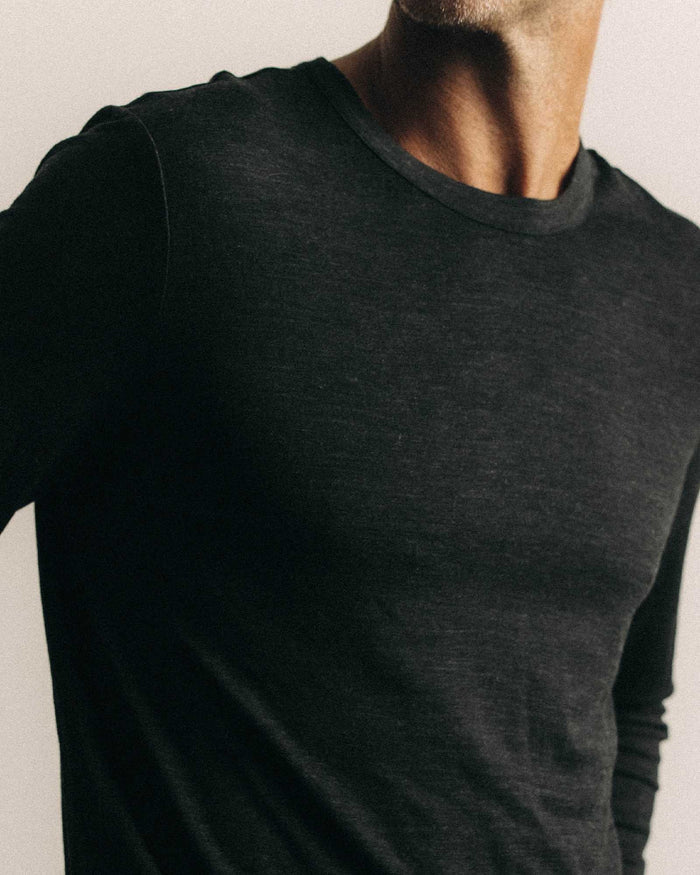fit model showing off The Merino Long Sleeve Tee in Heather Black