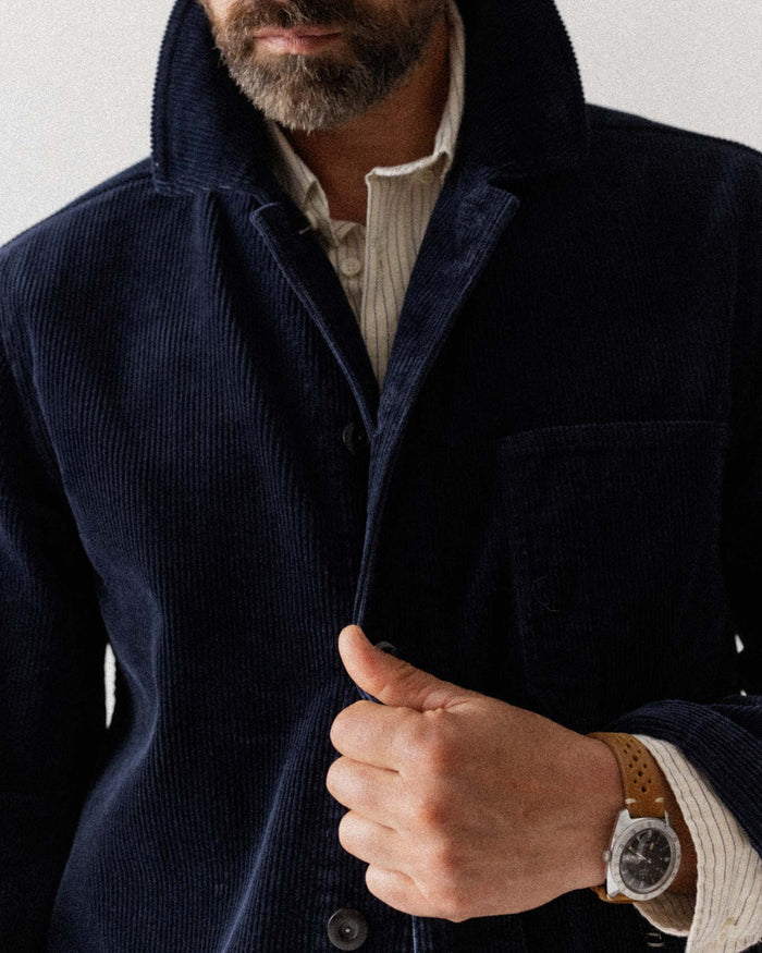 fit model showing off the corduroy on The Ojai Jacket in Dark Navy Corduroy