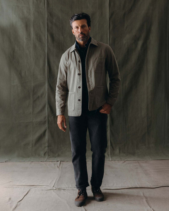 fit model posing in The Ojai Jacket in Organic Smoked Olive Foundation Twill