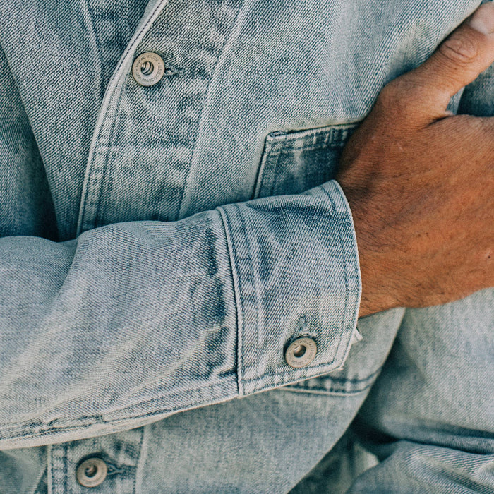 fit model wearing The Ojai Jacket in Washed Denim, sleeve shot