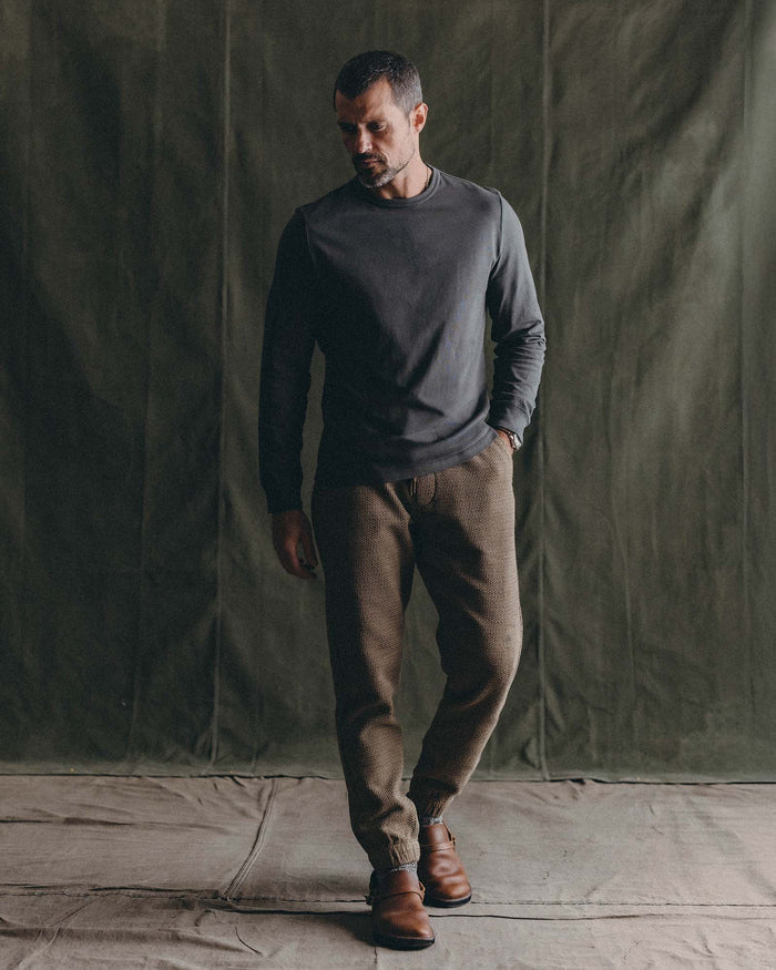 fit model walking wearing The Organic Cotton Long Sleeve Tee in Faded Black