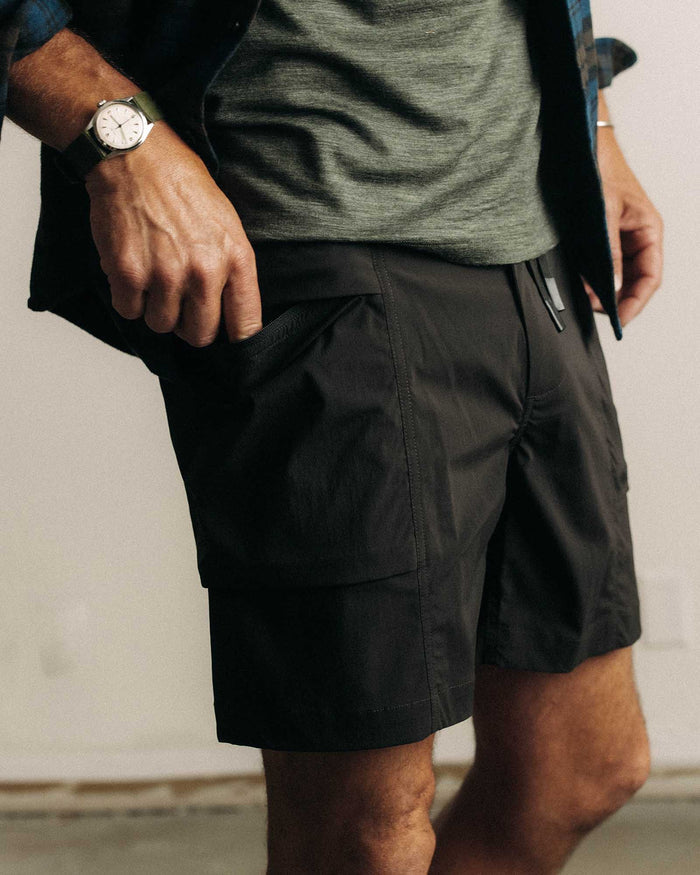 fit model running in The Ridgeline Short in Coal