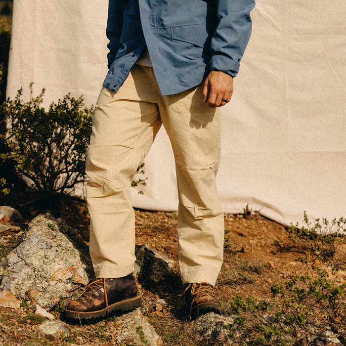 fit model standing in The Scramble Pant in Boulder