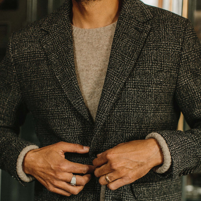 fit model wearing The Sheffield Sportcoat in Coal Slub Check buttoning front