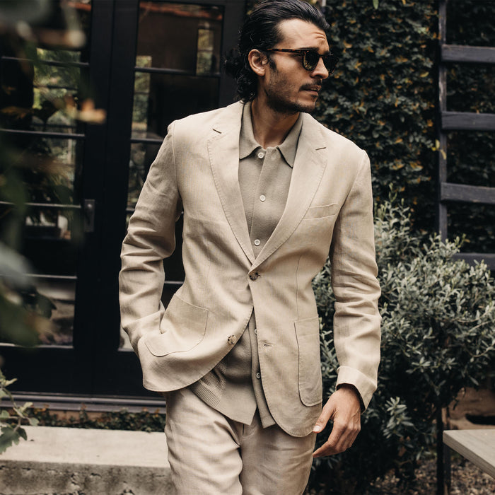 fit model wearing The Sheffield Sport Coat in Natural Linen