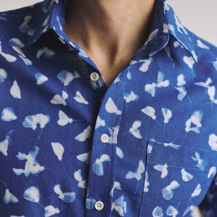 fit model showing off the collar on The Short Sleeve California in Dark Navy Ginkgo