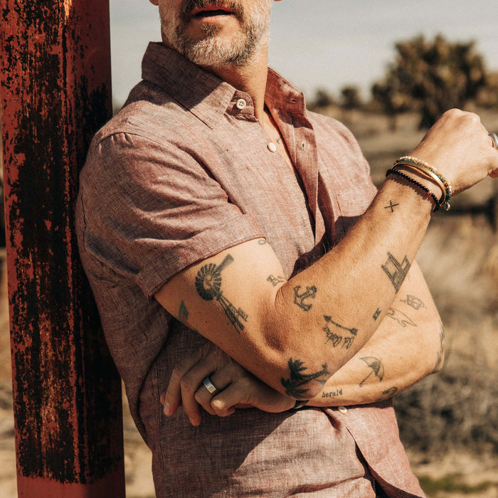 fit model showing off the sleeves wearing The Short Sleeve California in Dried Cherry Hemp