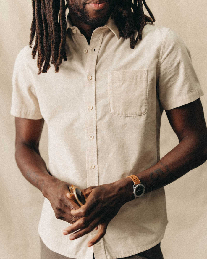 fit model showing off The Short Sleeve California in Heather Oat Cord