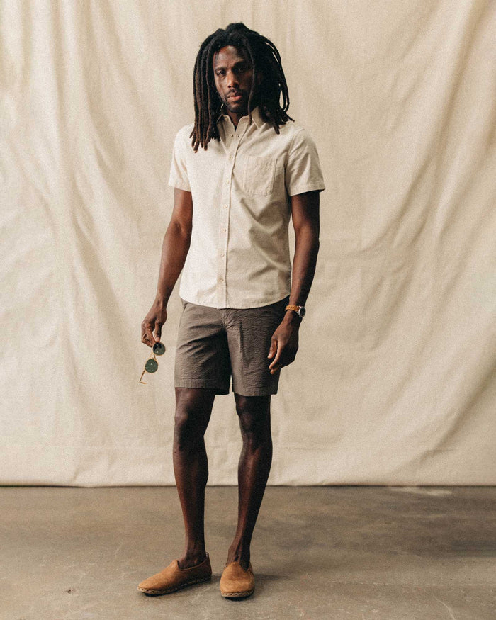fit model showing off The Short Sleeve California in Heather Oat Cord