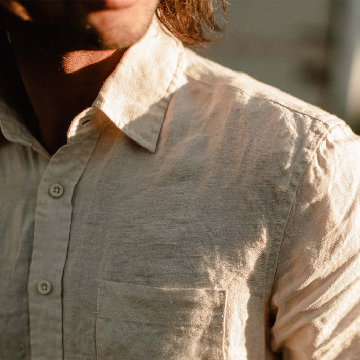 fit model wearing The Short Sleeve California in Natural Hemp