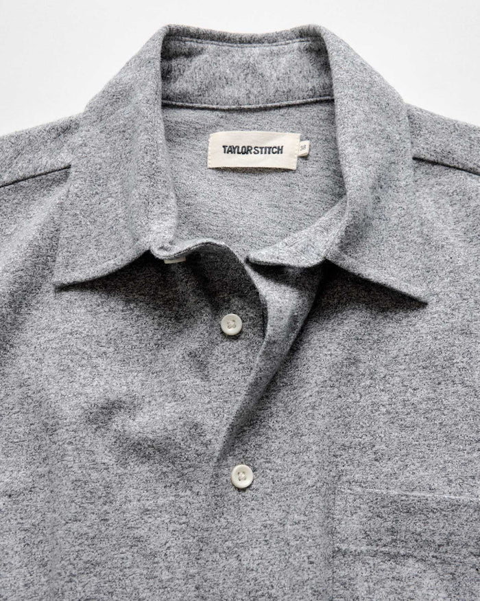 material shot of the collar on The Short Sleeve California in Pepper Twist