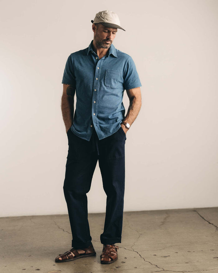 fit model standing in The Short Sleeve California in Washed Indigo Slub