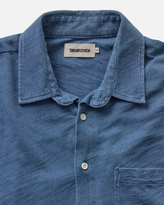 fit model showing off the back of The Short Sleeve California in Washed Indigo Slub
