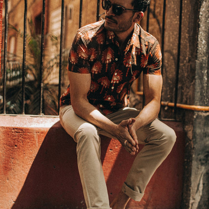 fit model wearing The Short Sleeve Hawthorne in Mirage Palm, hands clasped