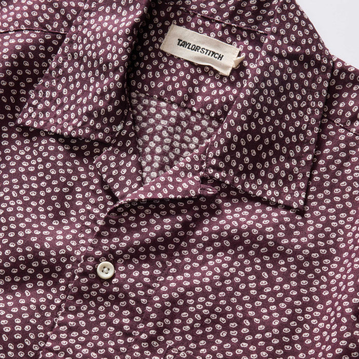 material shot of the collar on The Short Sleeve Hawthorne in Port Shell