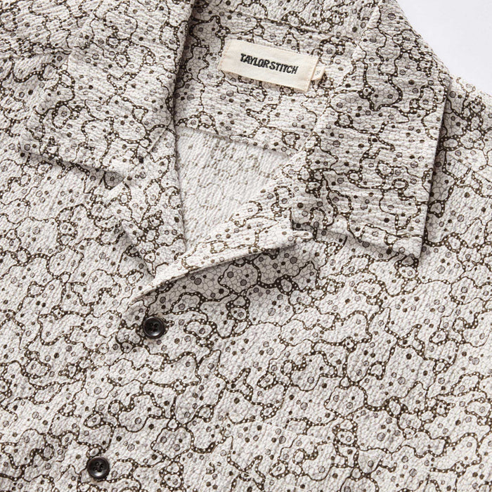 material shot of the collar on The Short Sleeve Hawthorne in Tide Pool