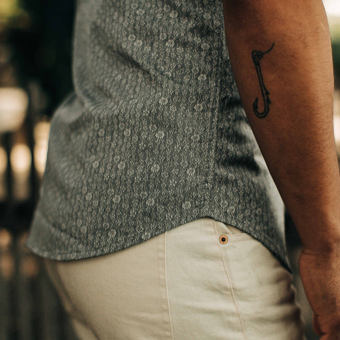fit model showing the side of The Short Sleeve Jack in Ash Floral