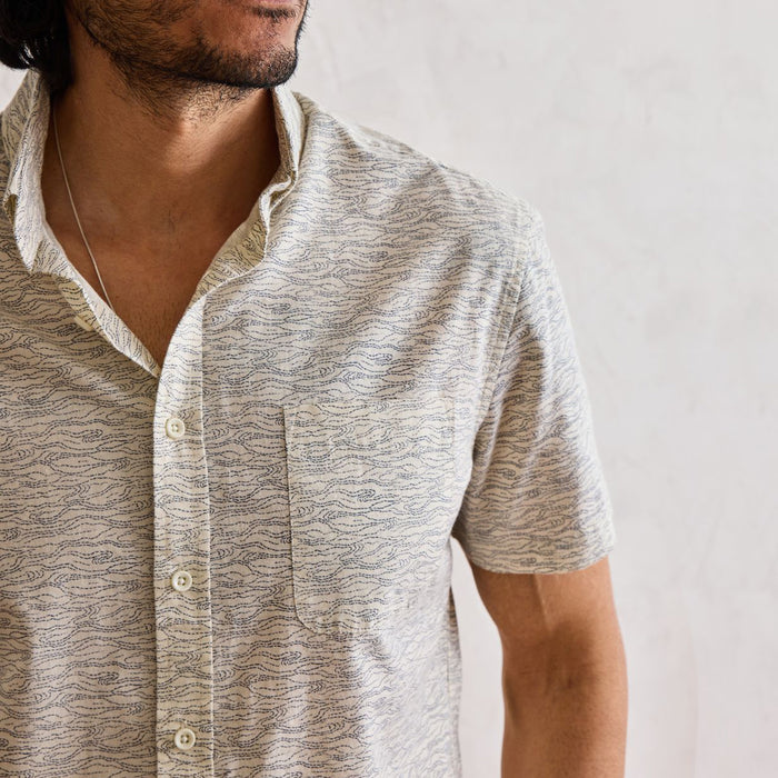 fit model showing the wave pattern on The Short Sleeve Jack in Gulf Stream
