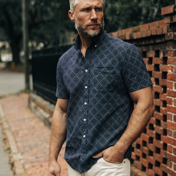 fit model standing in The Short Sleeve Jack in Navy Diamond