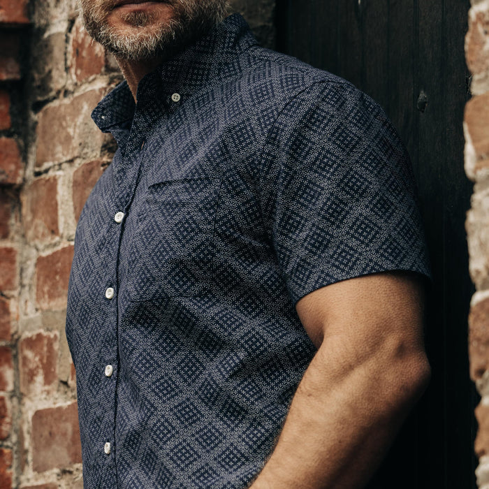 fit model showing the pattern on The Short Sleeve Jack in Navy Diamond