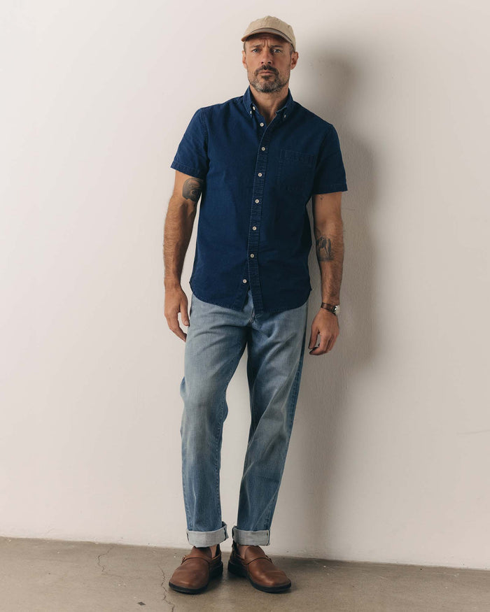 fit model showing off The Short Sleeve Jack in Rinsed Indigo Oxford
