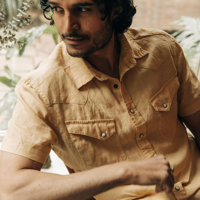 fit model in The Short Sleeve Western in Oak