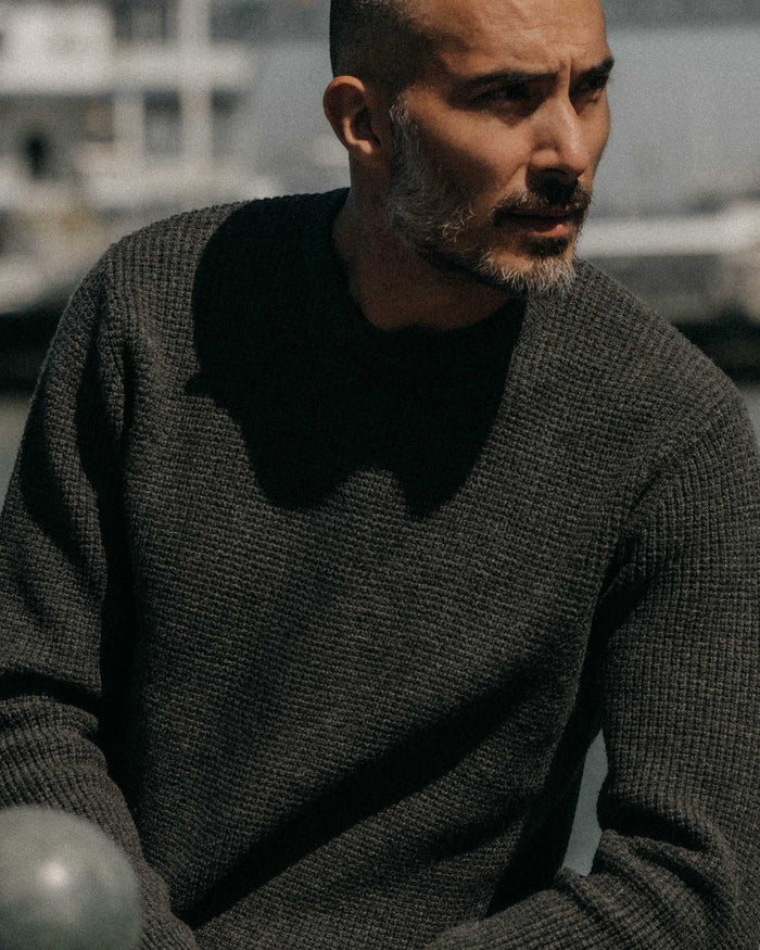 fit model posing in The Sidecountry Crew in Heather Graphite Merino Waffle