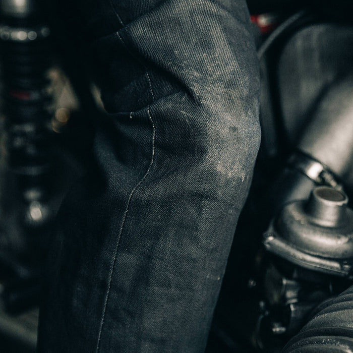 fit model wearing The Slim Jean in Black Over-dye Selvage, knee shot