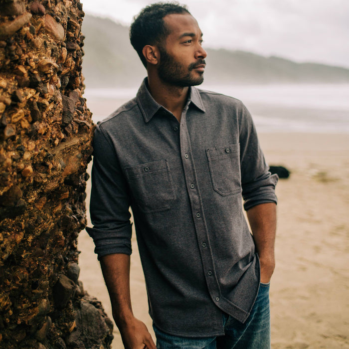 fit model wearing The Utility Shirt in Dark Charcoal Heavy Bag