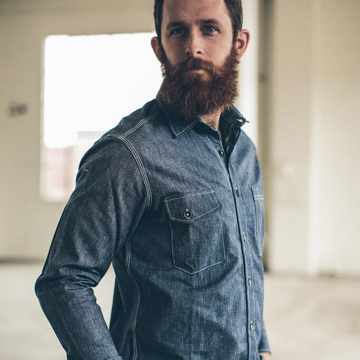 The Utility Shirt in Indigo Salt & Pepper Chambray fit model