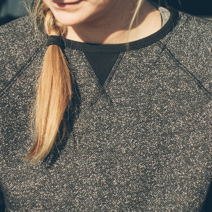 The Women's Apres Crewneck in Salt and Pepper Fleece