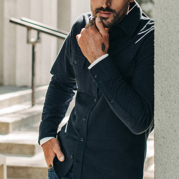 fit model wearing fit model wearing The Yosemite Shirt in Midnight, hand in pocket