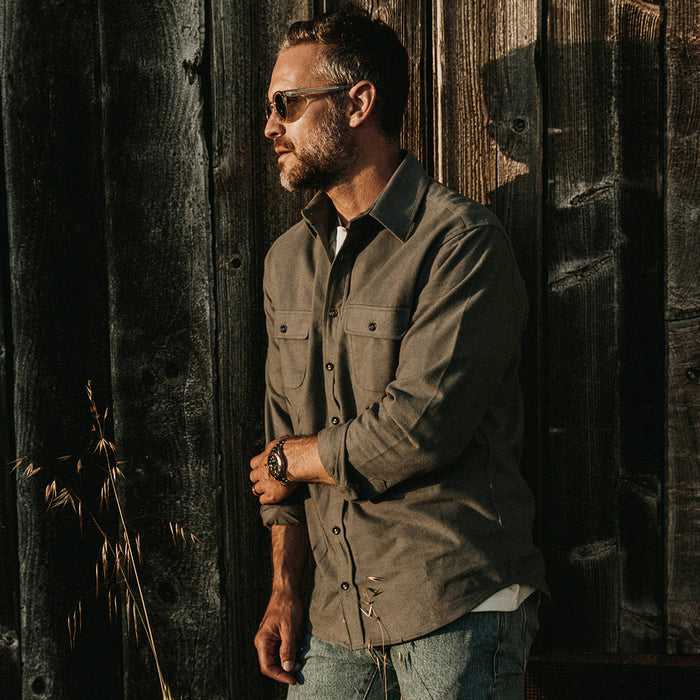 our fit model wearing The Yosemite Shirt in Slate