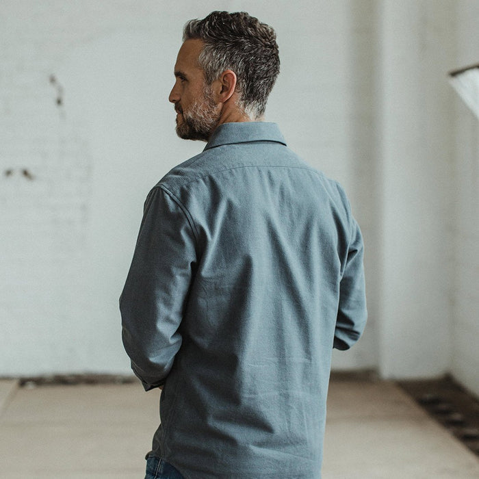 our fit model wearing The Yosemite Shirt in Slate